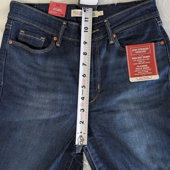 🆕 Levi's Women's Soft Stretch High Waist Skinny Jeans, Classic Dark Wash 26x30 - Picture 8 of 11